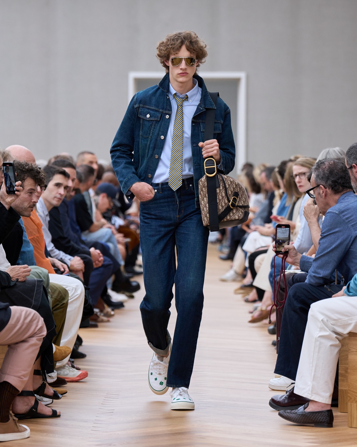 [공항패션] 스키즈 현진, 모델 소화력 앞서는 '청청' 디올룩 864-Image